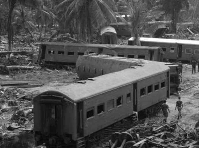 “ජාතික සුරක්ෂිත දිනය” පෑරැලිය සුනාමි ස්මාරකය අභියසදී